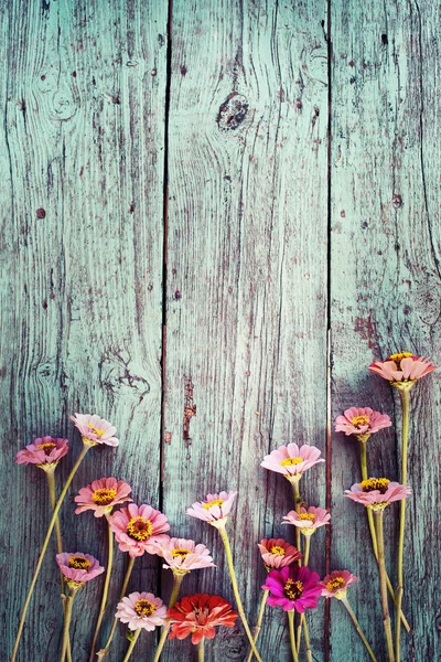 Flores Campo Brilhantes Superfície Rústica Madeira — Fotografia de Stock