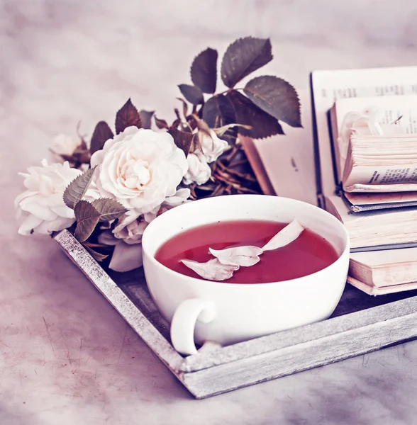 Vista Primer Plano Taza Fresco Con Libros Rosa —  Fotos de Stock