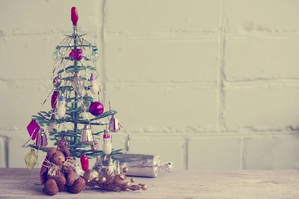 Árvore Natal Colorido Artificial Com Decorações Estilo Vintage — Fotografia de Stock
