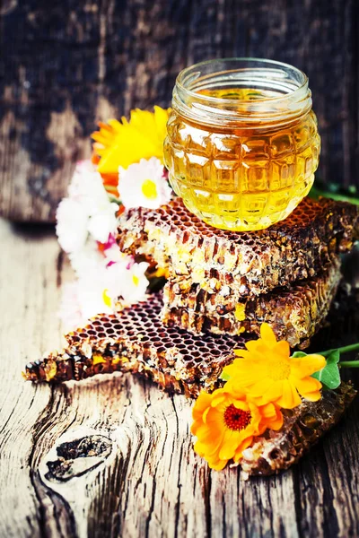 Honey Glass Jar Honeycomb Flowers Wooden Table — Stock Photo, Image