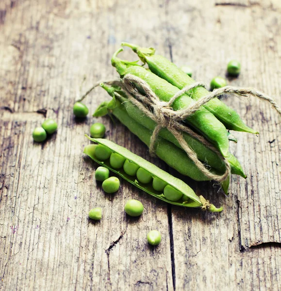 Top View Green Peas Wooden Background — Stock Photo, Image