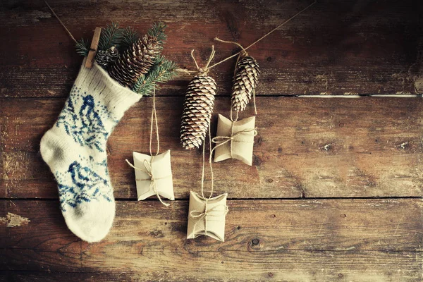 Vista Cerca Las Decoraciones Calcetines Navidad Estilo Vintage Colgando Cuerda — Foto de Stock