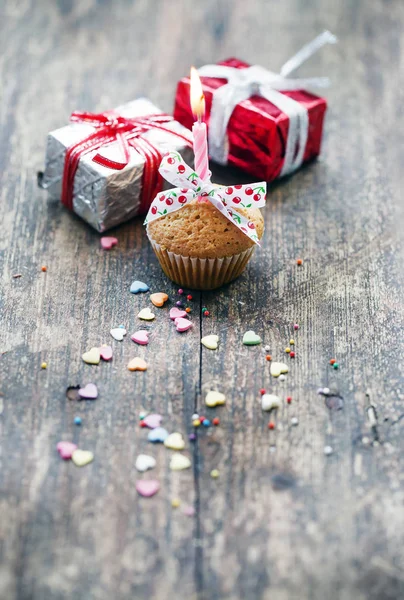 Vista Cerca Los Regalos Navidad Colores Estilo Vintage Con Muffin —  Fotos de Stock