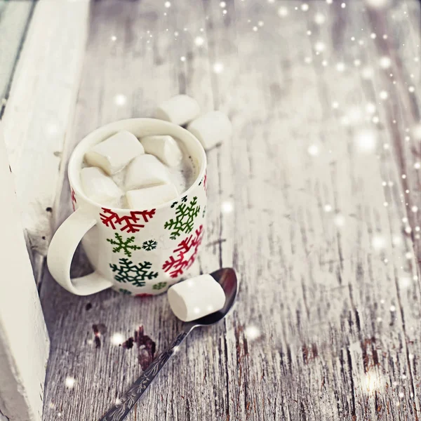 Nahaufnahme Der Kaffeetasse Mit Marshmallows Über Holztisch — Stockfoto