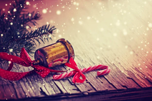 Vista Close Cones Pinho Sinos Como Decorações Natal Estilo Vintage — Fotografia de Stock