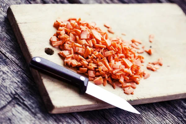 Diced carrots on a chopping board — Stock Photo, Image