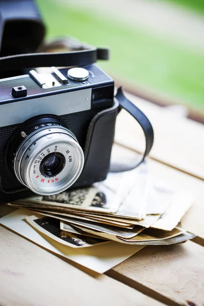 Nahaufnahme Von Vintage Fotokamera Über Holzhintergrund — Stockfoto