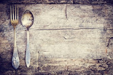 vintage mutfak eşyaları ahşap masa üzerinde görünümünü portre