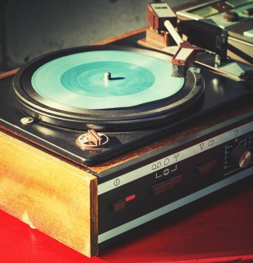 oldschool vintage vinil oyuncu görünümünü portre