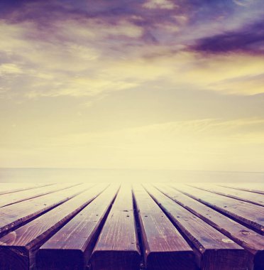 Açık gökyüzü ile muhteşem plaj manzarası