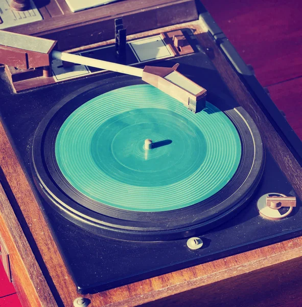 Widok Zbliżenie Vintage Vinyl Record Player Podłoże Drewniane — Zdjęcie stockowe