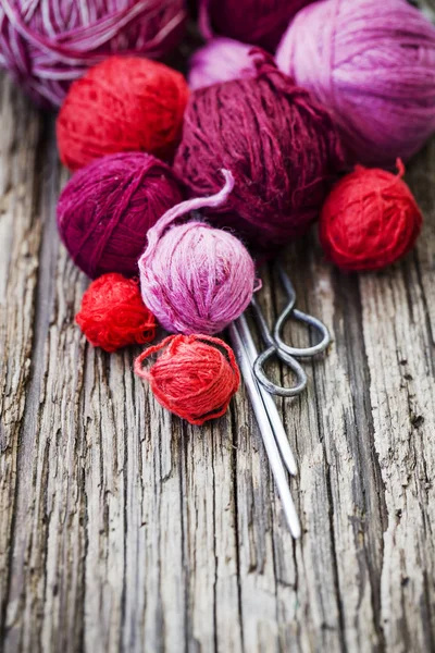 다채로운 스레드 뜨개질 — 스톡 사진