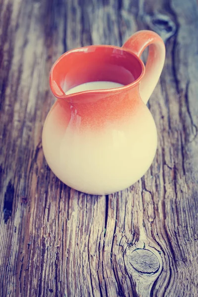 Bocal Céramique Avec Lait Sur Table Bois — Photo