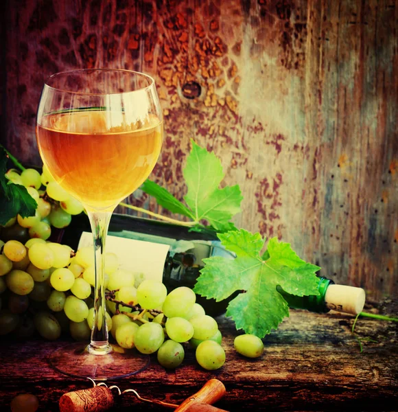 Closeup View Glasses Wine Grapes Rustic Background — Stock Photo, Image