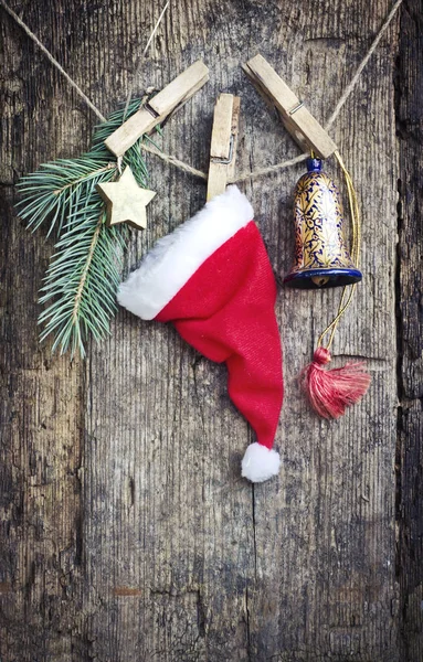 Closeup Görünümü Santa Şapka Noel Süslemeleri Vintage Tarzı Ahşap Arka — Stok fotoğraf