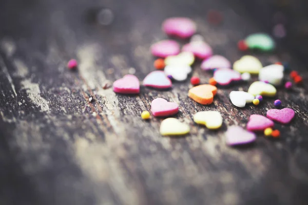 Corazones Románticos Coloridos Sobre Fondo Madera —  Fotos de Stock