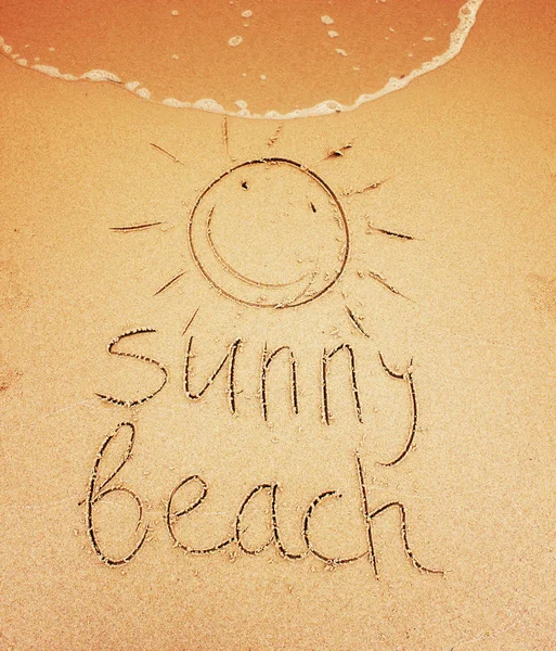 Листування Сонячного Пляжу Сонцем Мокрій Піску — стокове фото