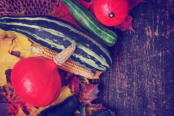 Autumnal Harvested Vegetables Wooden Surface Autumn Leaves — Stock Photo, Image