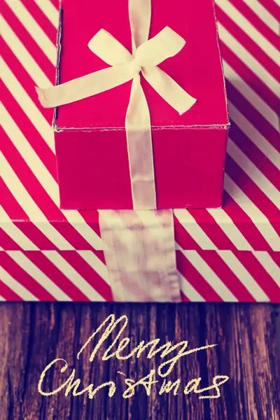 Vue Rapprochée Des Cadeaux Noël Emballés Avec Des Décorations Vacances — Photo