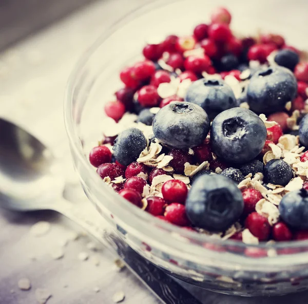 Closeup View Bowl Oatmeal Flakes Berries — Stock Photo, Image