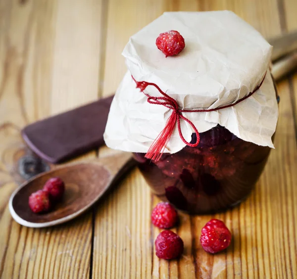 Seizoensgebonden Bessen Jam Compote Blik Potten Houten Tafel — Stockfoto