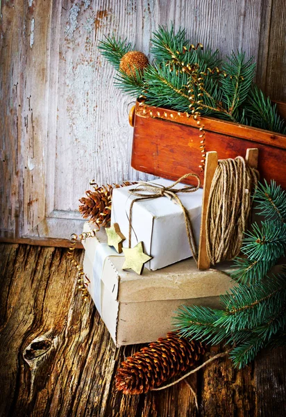 Θέα Closeup Τυλιγμένα Δώρα Χριστουγέννων Διακοσμήσεις Διακοπών — Φωτογραφία Αρχείου