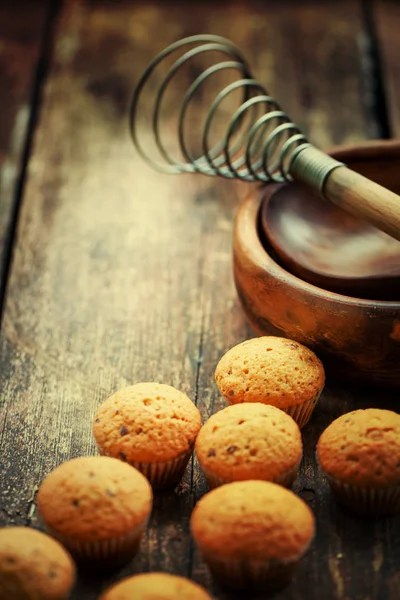 Apetitivos Pastelitos Horneados Mesa Madera — Foto de Stock