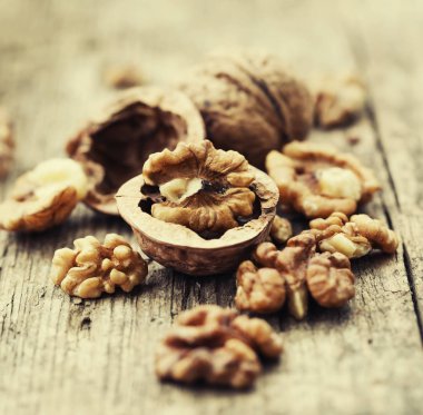 Ceviz ahşap arka plan üzerinde Close-up