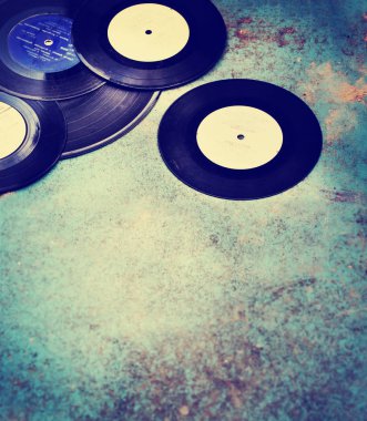 closeup vintage vinil kayıtlar yığını üzerinde 