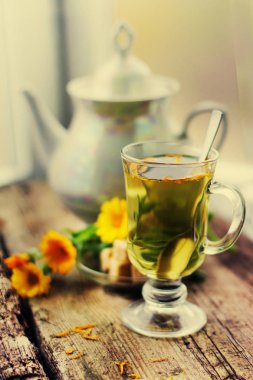 taze çay bardağı esmer şeker ile görünümünü portre