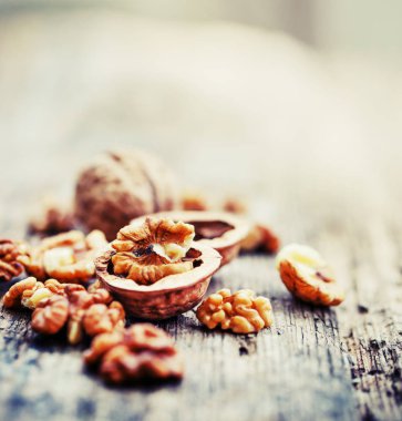 Ceviz ahşap arka plan üzerinde Close-up