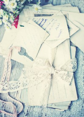 Vintage eski kağıtları zarif dantel kurdele, Gözlük, çiçek ve anahtar 