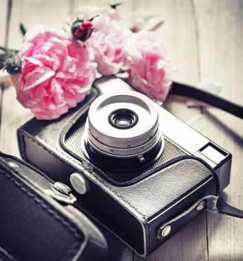 çiçekli vintage fotoğraf makinesinin closeup görünümü