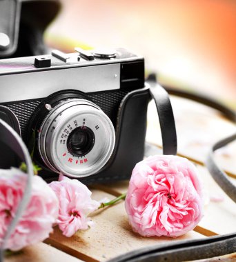 çiçekli vintage fotoğraf makinesinin closeup görünümü