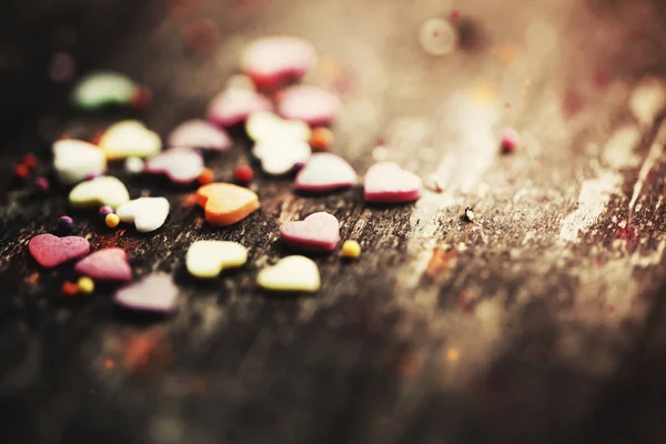 Corazones Románticos Coloridos Sobre Fondo Madera — Foto de Stock