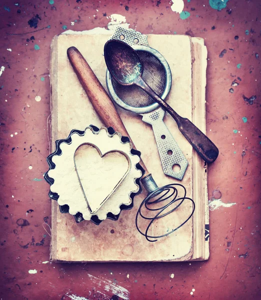 Handmatige Bakkerijmachines Oude Vintage Boek Houten Tafel — Stockfoto