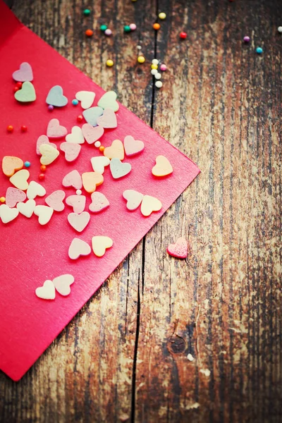 Mooie Roze Kaart Met Hartjes Houten Tafel — Stockfoto