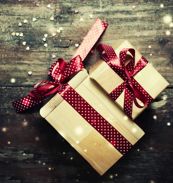 Крупним Планом Загорнуті Різдвяні Подарунки Святковими Прикрасами — стокове фото
