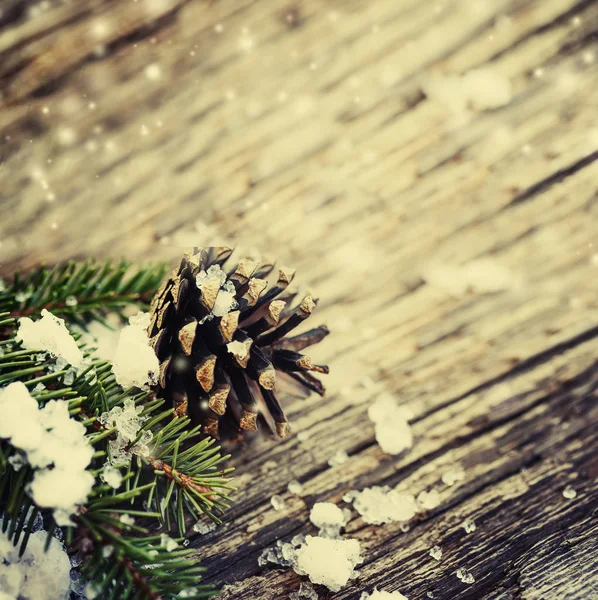 Vista Cerca Conos Pino Campanas Como Decoraciones Navidad Estilo Vintage —  Fotos de Stock