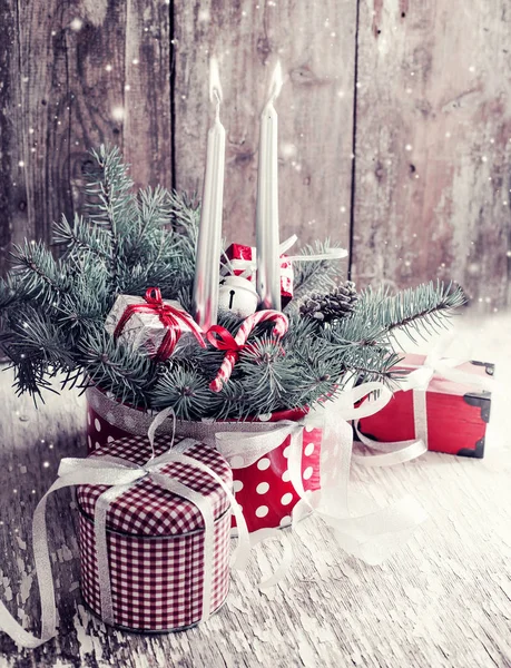 Vista Cerca Velas Ramas Abeto Decoraciones Navidad Estilo Vintage Sobre — Foto de Stock