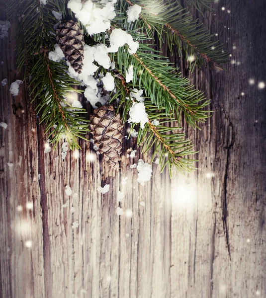 Horní Pohled Dřevěný Stůl Zdobený Vánoční Jedle Strom Větví — Stock fotografie