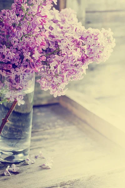 Lilas Violet Fleurs Sur Table Bois — Photo