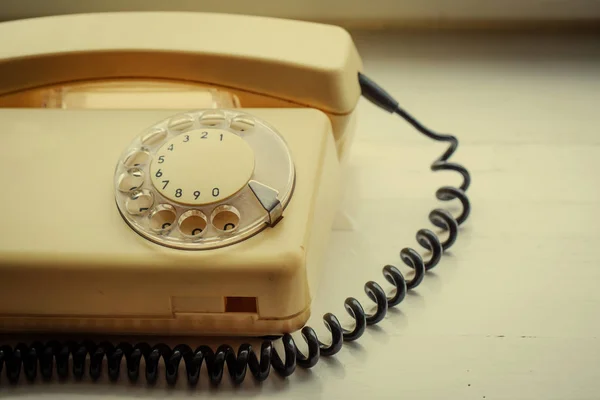 Zamknąć Retro Vintage Telefon Drewnianym Stole — Zdjęcie stockowe