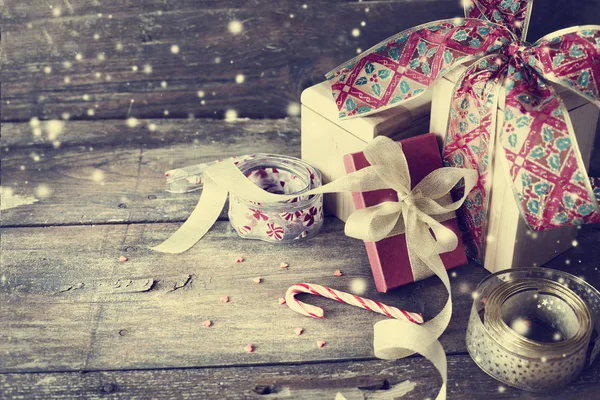 Рождественские Подарки Лентами Деревянном Фоне — стоковое фото