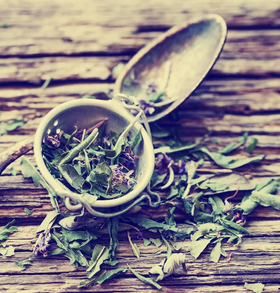 Vue Rapprochée Des Herbes Thé Sec Sur Fond Bois — Photo