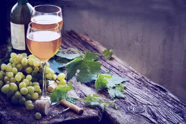 Close Beeld Van Glazen Wijn Met Druiven Rustieke Achtergrond — Stockfoto
