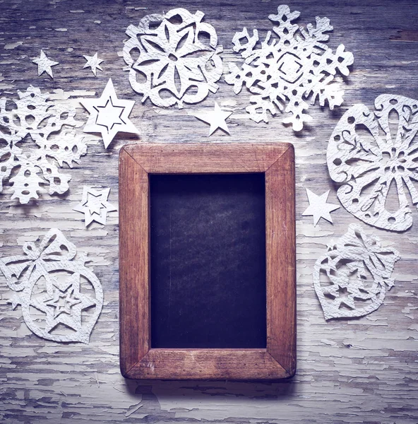 Widok Góry Tła Christmas Płatki Śniegu Tablica Nad Drewnianym Stole — Zdjęcie stockowe