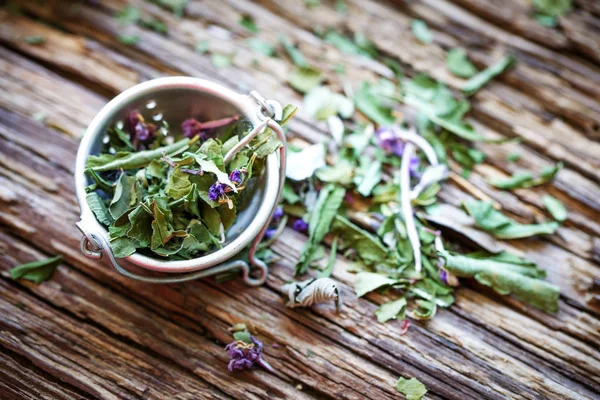 Vue Rapprochée Des Herbes Thé Sec Sur Fond Bois — Photo