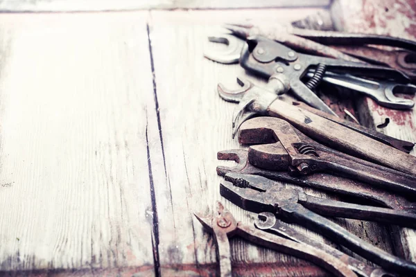 Ensemble Vieux Outils Main Rouillés Sur Une Table Bois — Photo