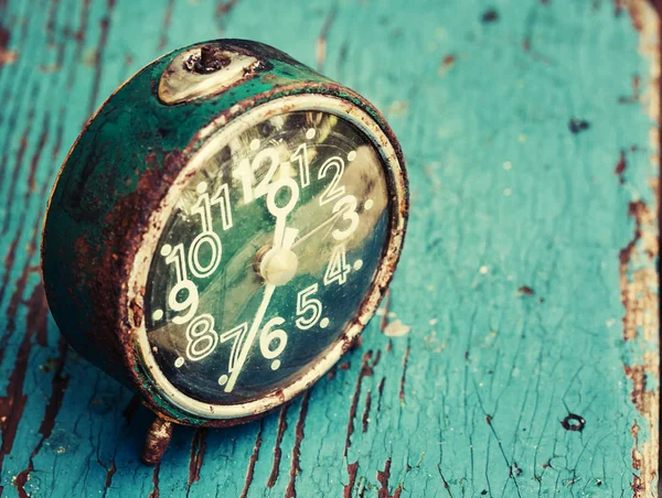 Old Vintage Clock Wooden Weathered Table — Stock Photo, Image